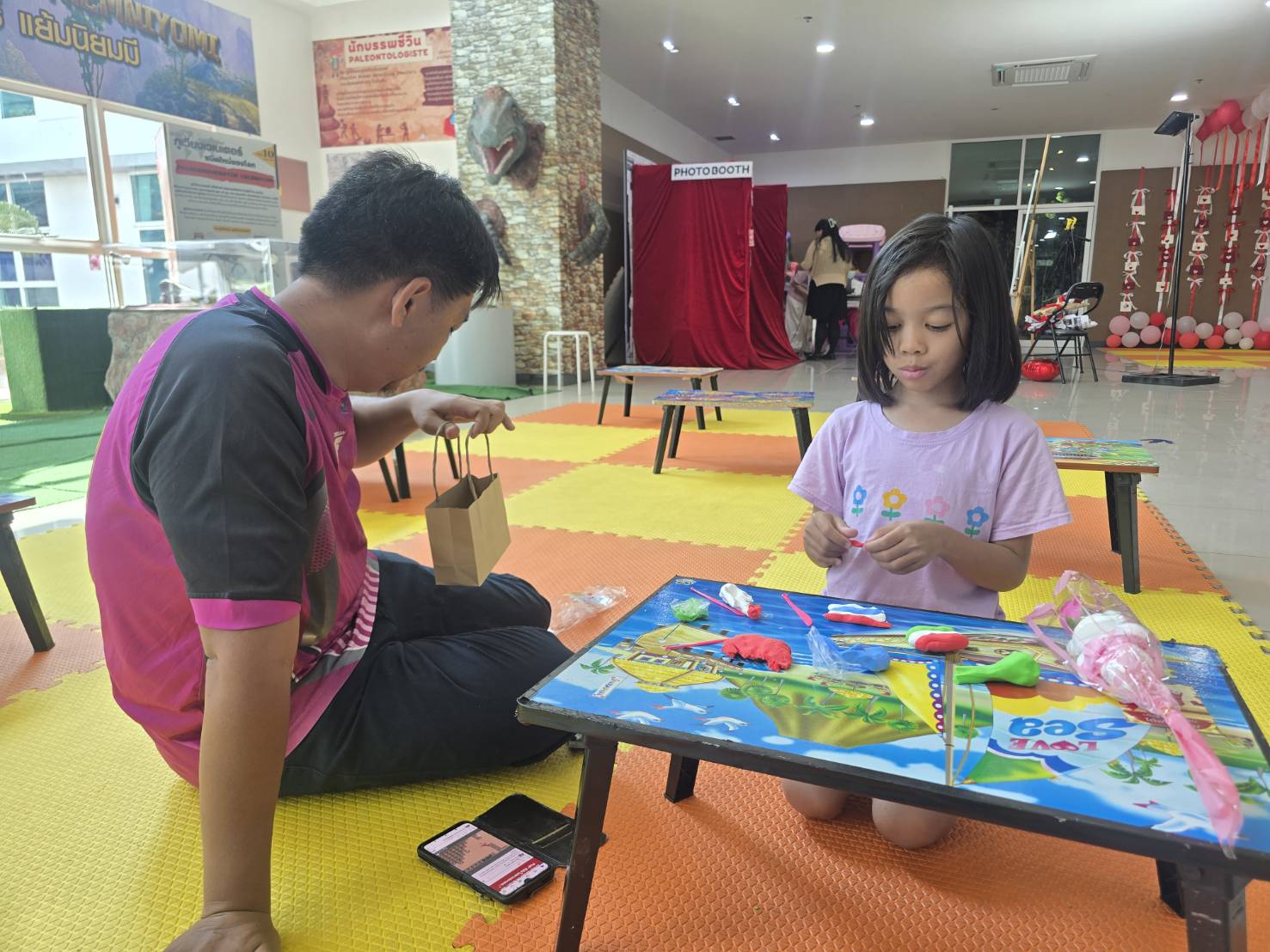 ฐานกิจกรรมดินเบา Science of Love